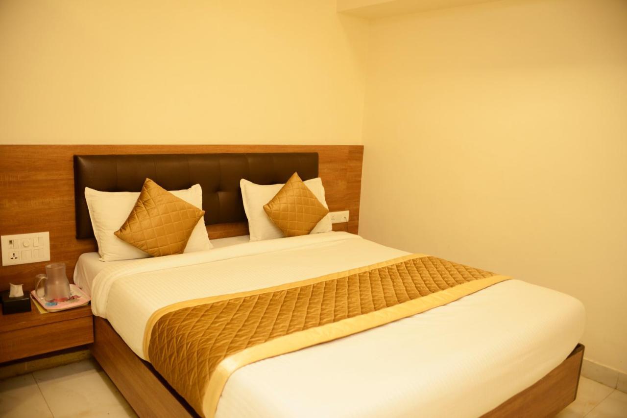 Hotel Ashyana - Near To Grant Road Station Mumbai Bombaim Exterior foto